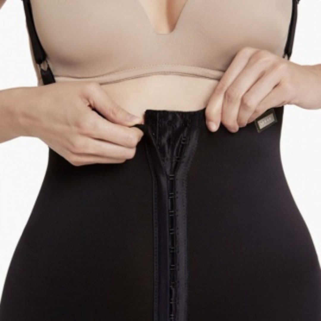 Medical-grade compression shorts with 4-way stretch LYCRA® for optimal support and comfort, reducing swelling and aiding recovery after surgery