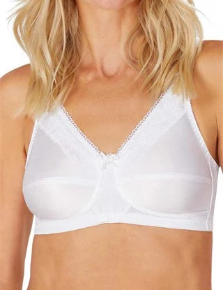 Comfortable and supportive, the Amoena Nancy Post Mastectomy Bra in white offers a smooth, seamless fit with adjustable straps, designed for post-surgery comfort.