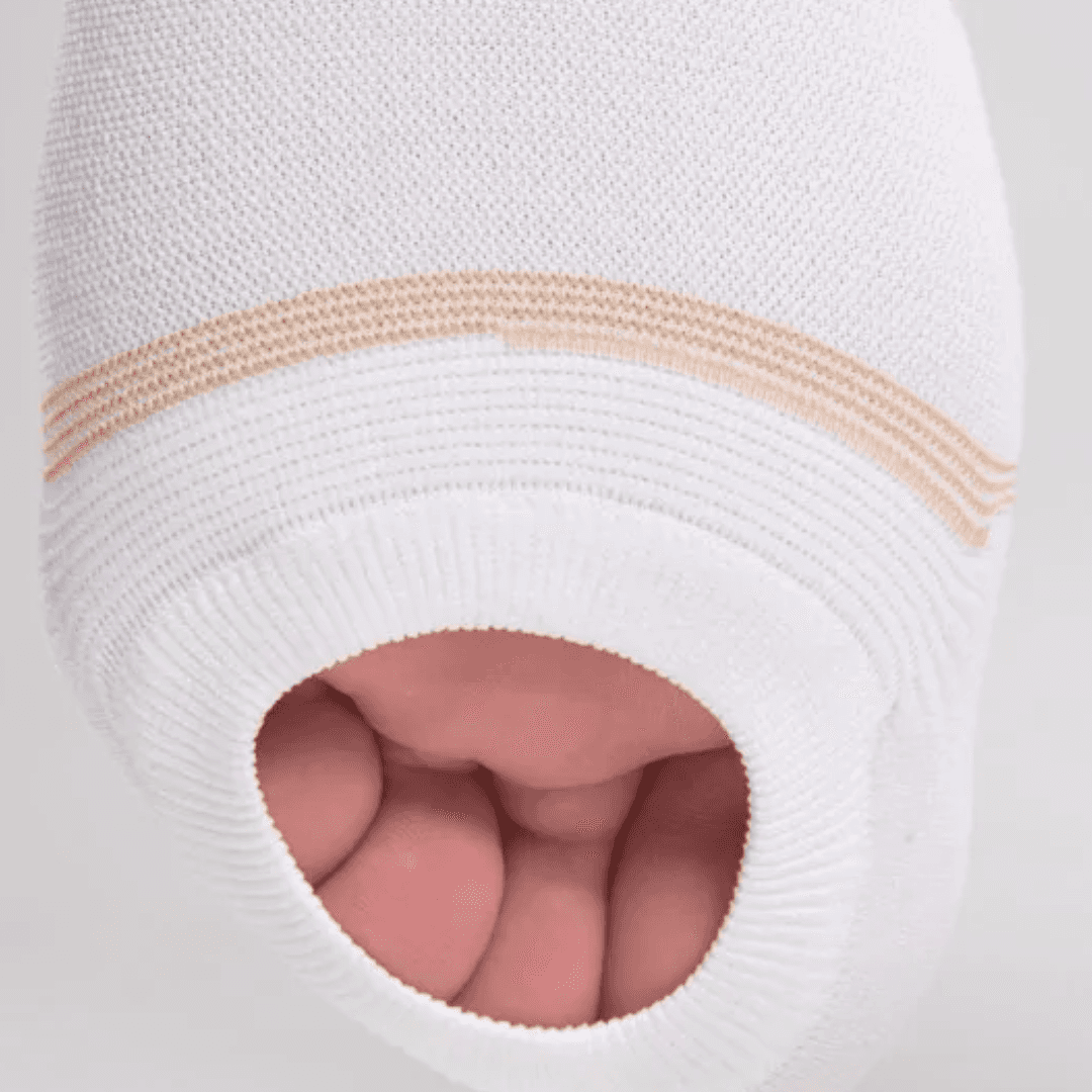 Anti-embolism stockings in white 